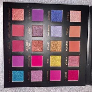 The Queen Eloise palatte